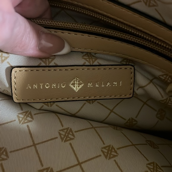 Cream Leather Satchel with Gold Clasp - Picture 3 of 16